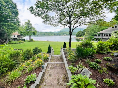 Lakefront Mountain Retreat