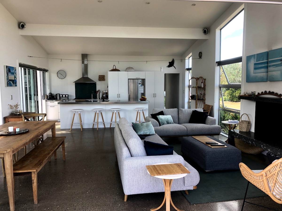 Popular Airbnb listing: Great family home at Omaha Beach in Rodney North