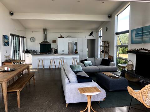 Popular Airbnb listing: Great family home at Omaha Beach in Auckland