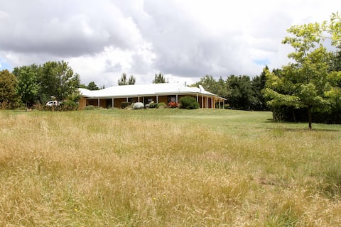Successful Airbnb property: "Topsy's Corner" - large rural house near Orange in Orange City Council