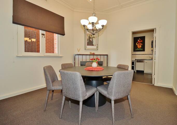 McKenzie House gallery image 5