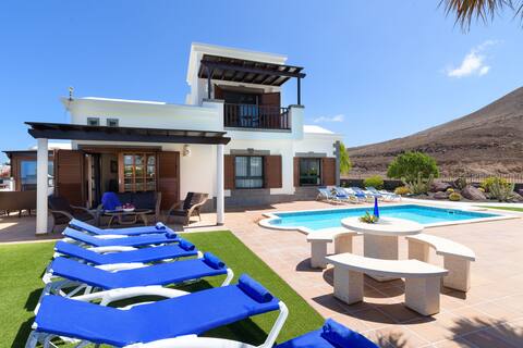 Fabulous 3 Floor Villa With Sea Views