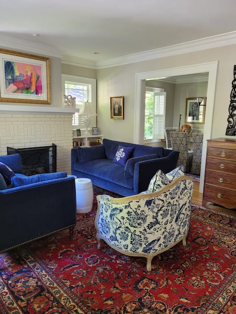 Successful Airbnb property: VaHi Urban Cottage near all Atl venues in Virginia Highland