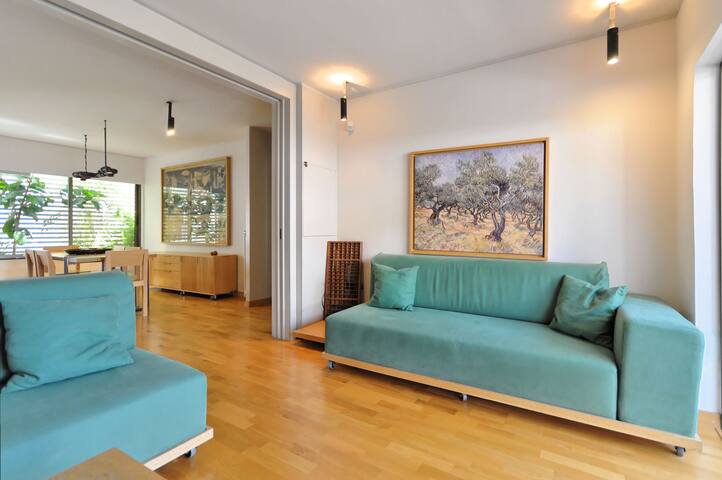 Hidesign Athens Tube Luxury Apt in Kolonaki gallery image 4