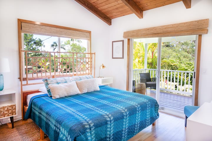 Bedroom with king size organic mattress and 100% organic cotton sheets. Large closet and private entrance to the outdoor lanai area