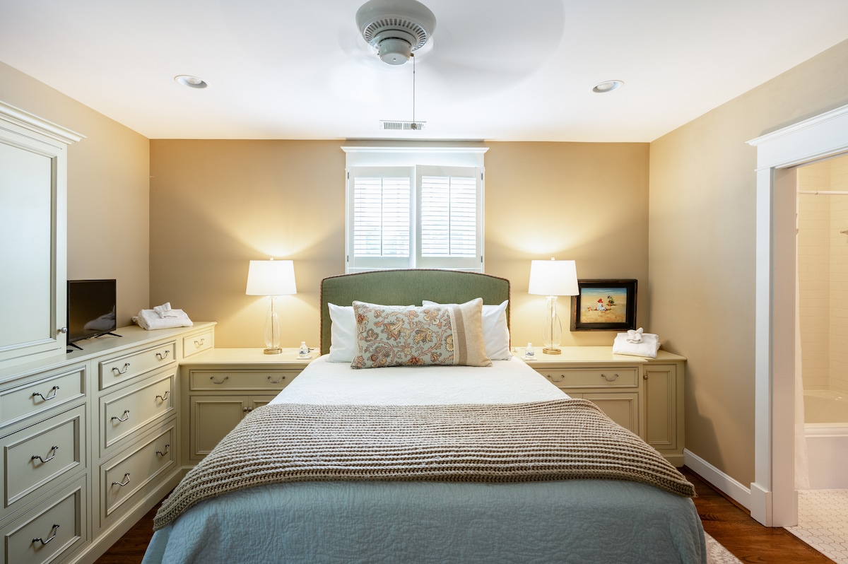 Master bedroom with queen bed, smart tv, ceiling fan, makeup table and two closets. 