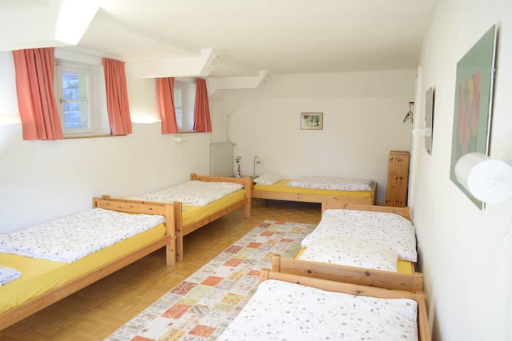 Dhomë konvikti për 5 persona