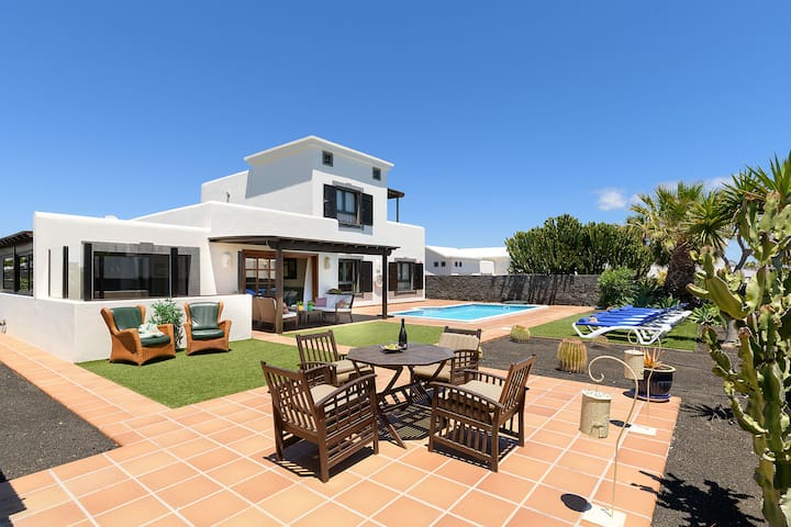 Hipoclub Villas - Lanzarote managed Airbnb listing 2
