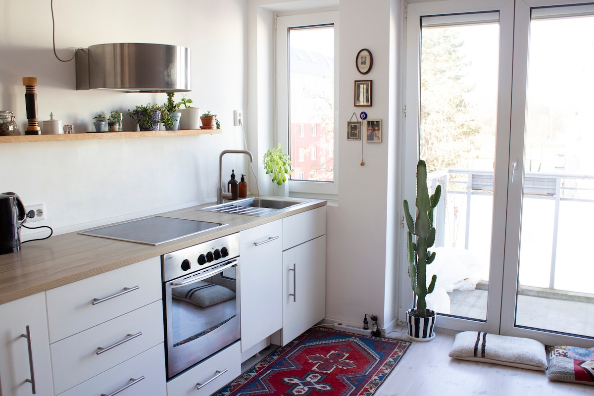 Top Airbnb: Bright designer flat with large, green balcony in Sendlinger Feld