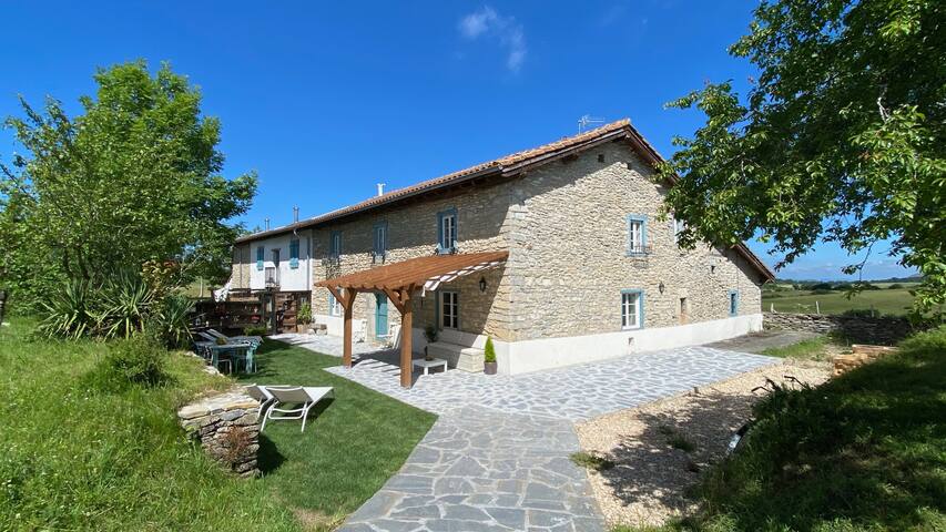 Ulle Gorri Basque Farmhouse gallery image 2