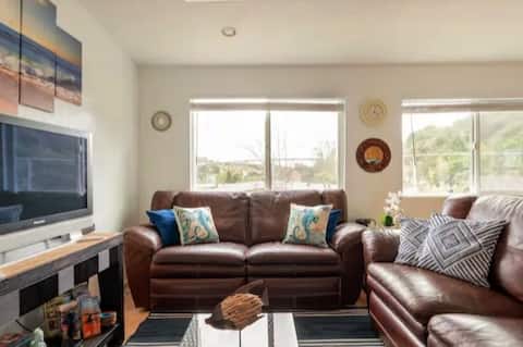 Top performing Airbnb: Sunshine Oasis in Mid City:City Heights