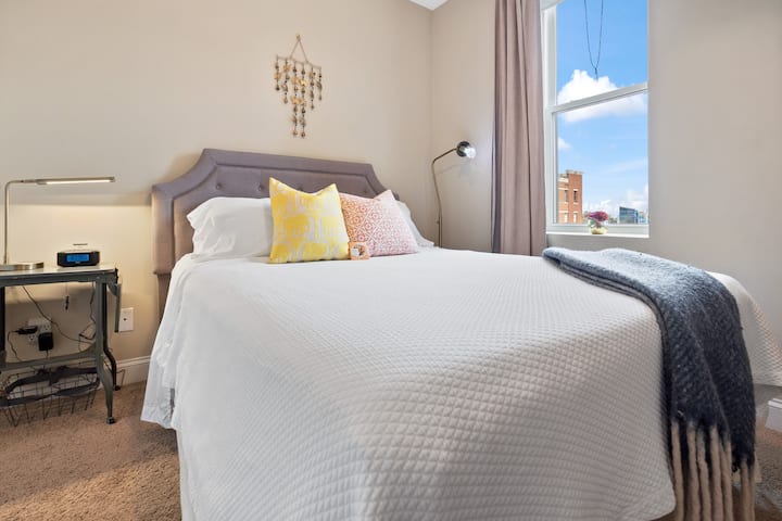 Pozrite si toto okno!! Úžasné výhľady najmä v noci 