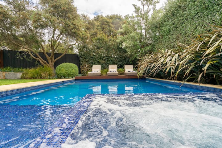 Luxury Canterbury Jetty Pool, Spa, Blairgowrie