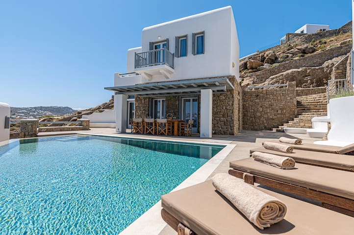 Carpe Diem Villa II, Heated Infinity Pool! gallery image 2