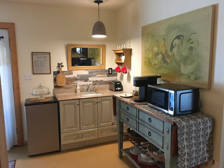 The “Bunkhouse" Cozy Guest Cottage Guesthouses for Rent in Aledo