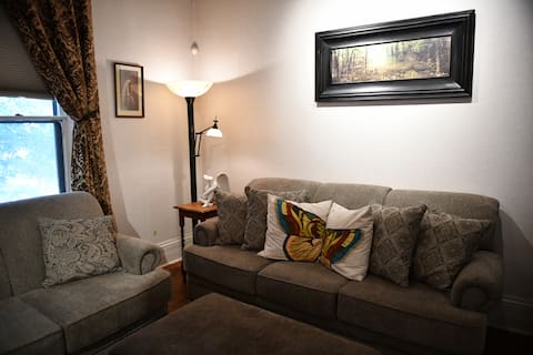 Popular Airbnb listing: Charming, Private Queen Anne in Historic Avenues in Greater Avenues