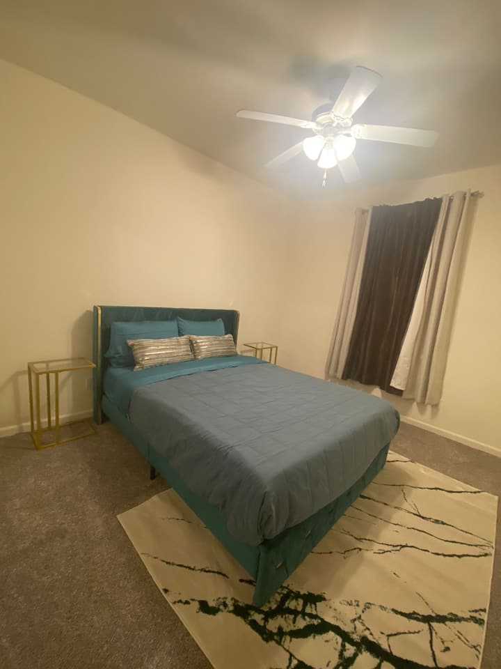 Spálňa s manželskou posteľou