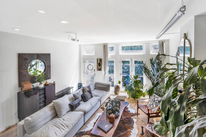 Designer Smart Wicker Park Home gallery image 2