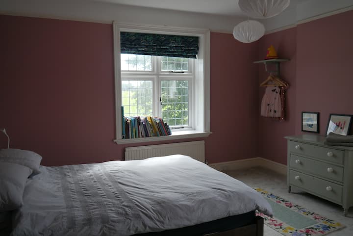 Მეორე საძინებელი: ორადგილიანი საწოლი Kingsize