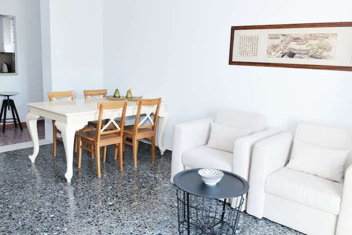 Втора спална соба - соба за седење/трпезарија