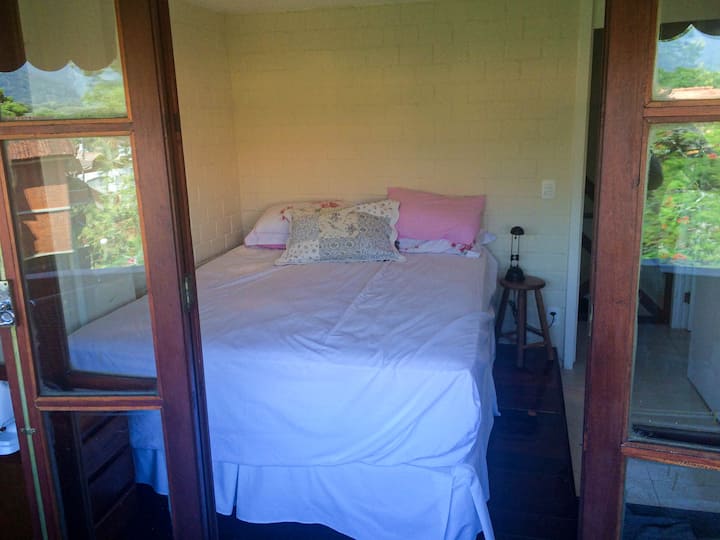 二楼，卧室A ，带阳台。