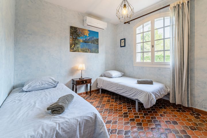 Chambre au rez-de-chaussée