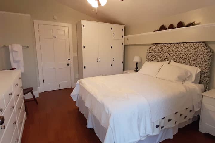 Pine Cone Suite Bedroom #5