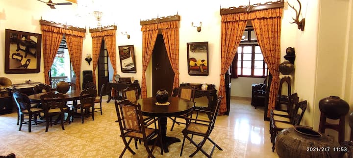 Dining area image 7