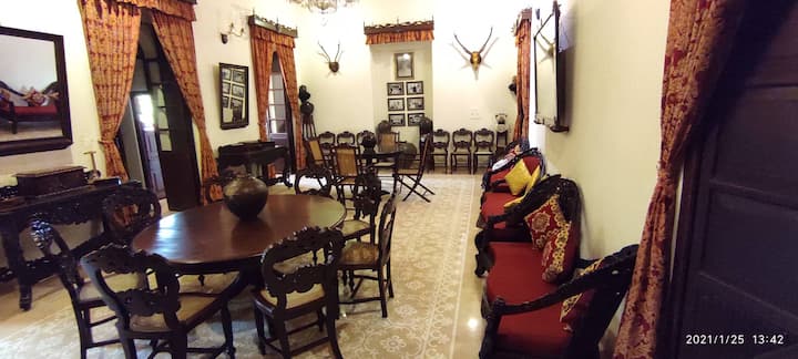 Dining area image 4