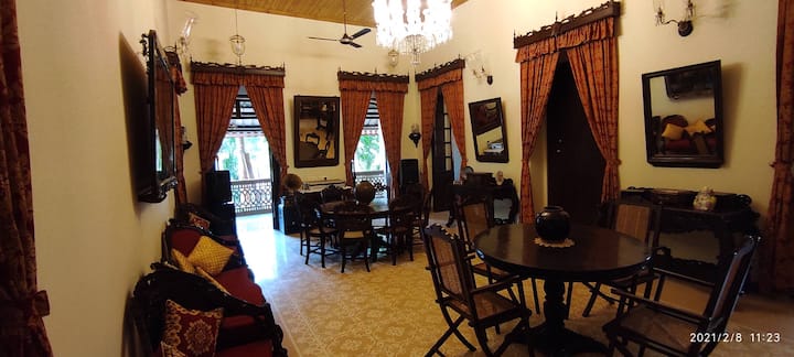 Dining area image 6
