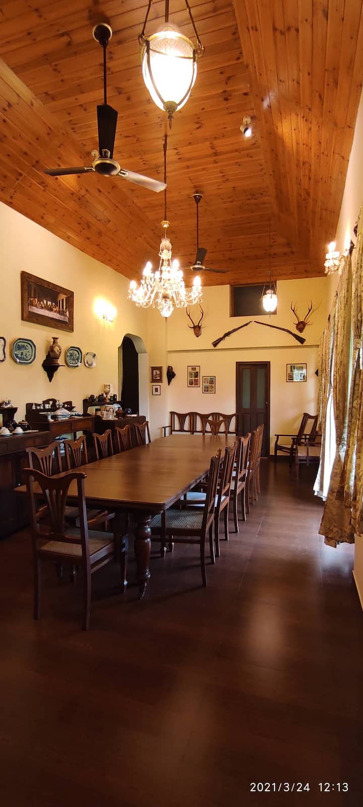 Dining area image 2