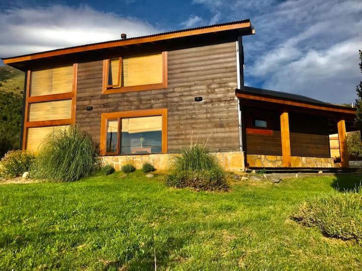 Spacious and modern cabin in San Martin De Los Andes Cabins for Rent