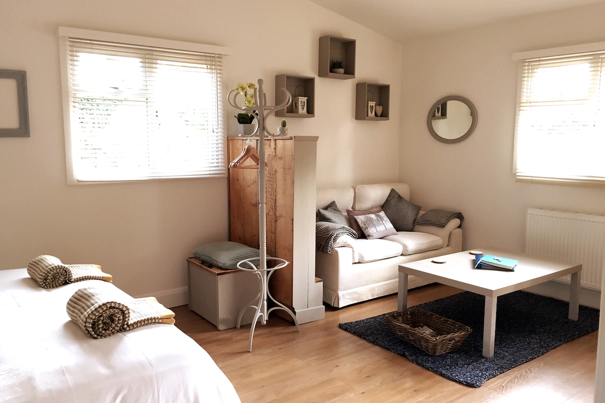 Successful Airbnb property: Lovely Studio Apartment near Harry Potter Tour in Three Rivers