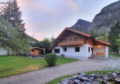 Spacious chalet large garden near slopes & lakes