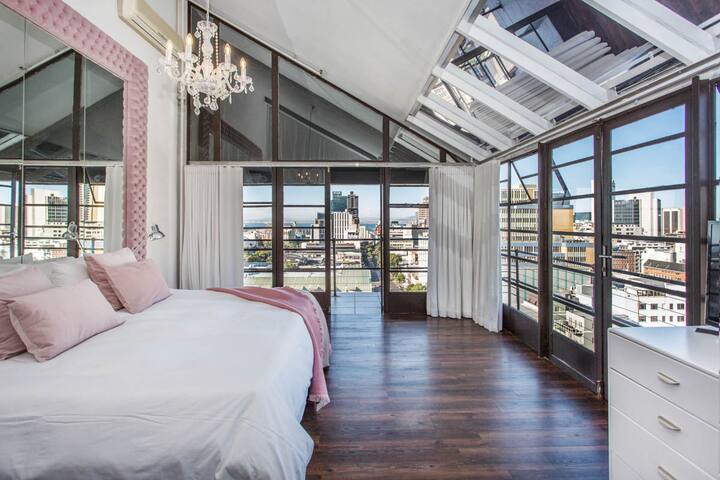 Cape Town Manhattan Penthouse open air Jacuzzi . gallery image 5