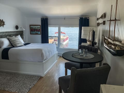 REGATTA - Restored Boathouse Studio on the LaHave