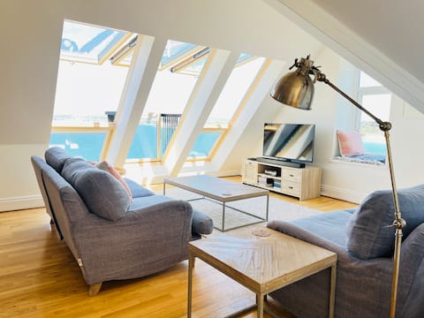 Successful Airbnb property: Huer's Lookout - cosy with breathtaking sea views in Newquay