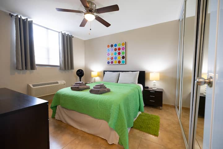 Голяма основна спалня с климатик 