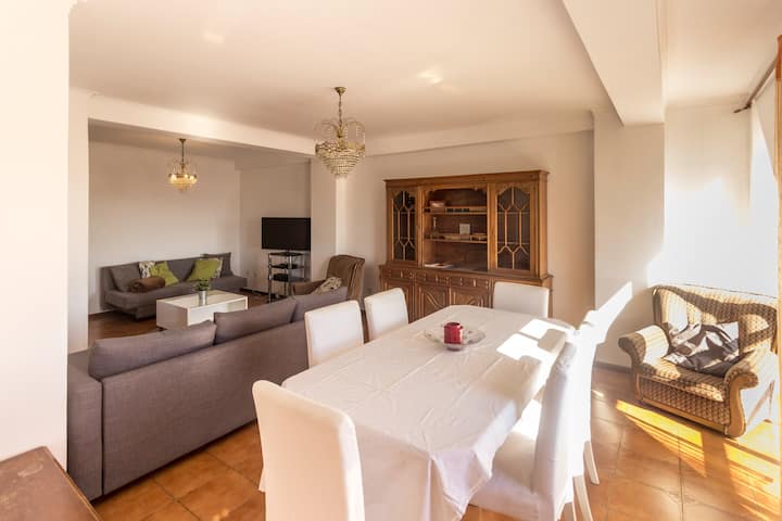 Sala de jantar e de estar / Трапезария, всекидневна /Comedor y salón/ Трапезария и всекидневна