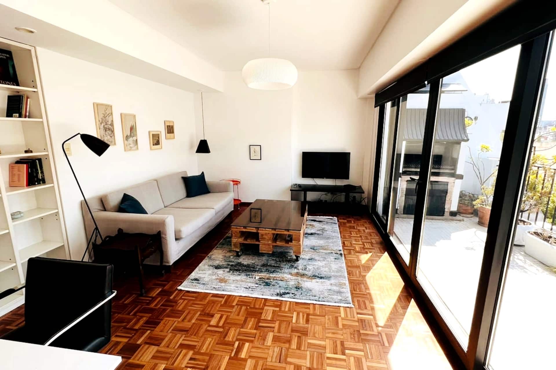 Super sunny two room apartment in Palermo