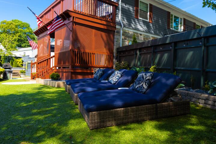 HUGE POOL ! 3 MIN TO DOWNTOWN 25 MIN TO BEACH ! gallery image 4