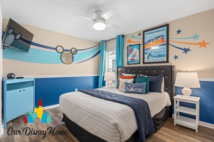 Retro Disney Room 3
Queen Bed
