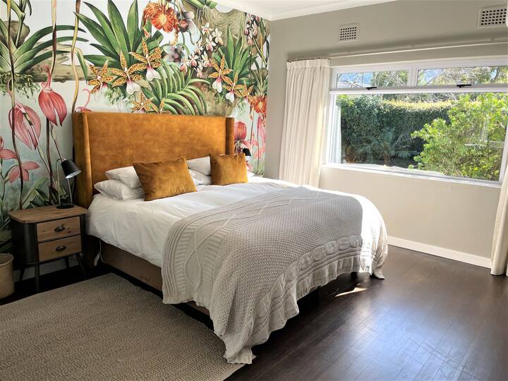 Chambre principale avec salle de bains privative, lit King Size