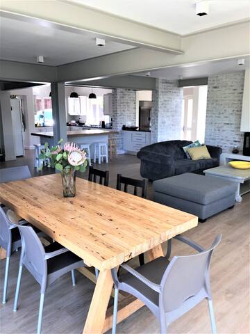 Lovely family home in the heart of Cape Town gallery image 2