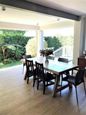 Lovely family home in the heart of Cape Town gallery image 3