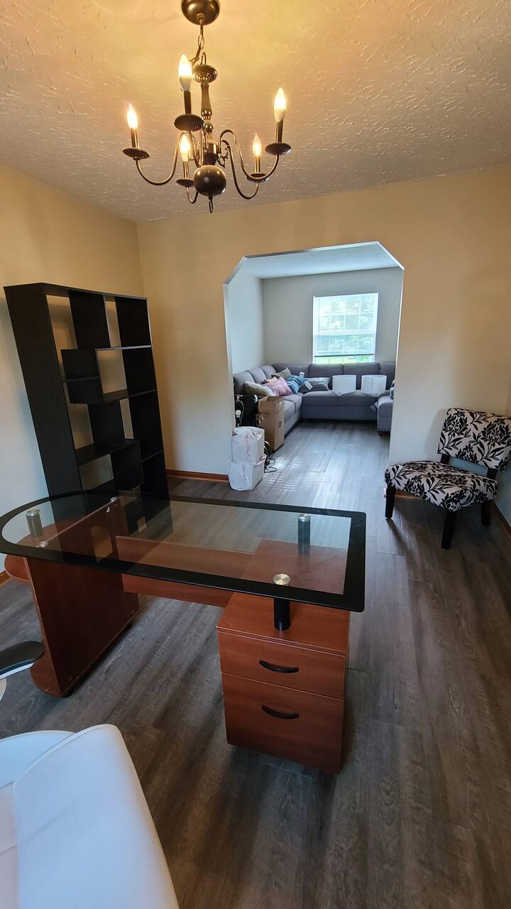 Ein schönes Haus mit 4 Schlafzimmern, Whirlpool und Fitnessraum - Airbnb