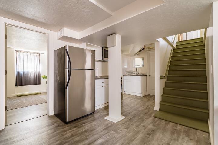 Charming & Spacious 2BR Home in SE Portland gallery image 5