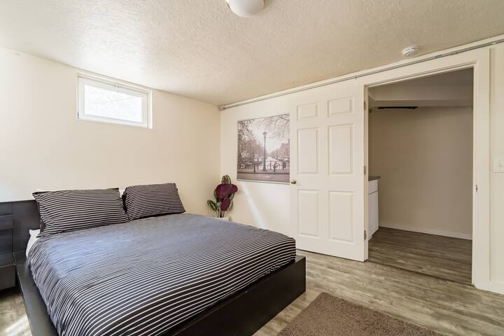 Charming & Spacious 5BR Home in SE Portland gallery image 4