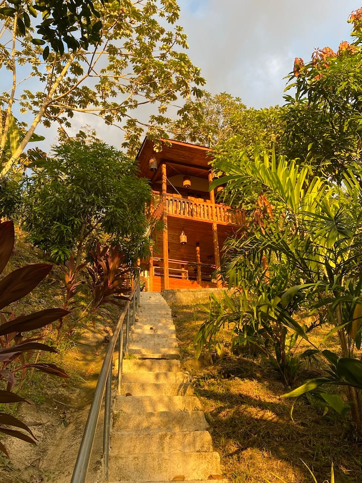 Casa en la jungla de Jaco, a 3km de playa y centro Cabañas en renta