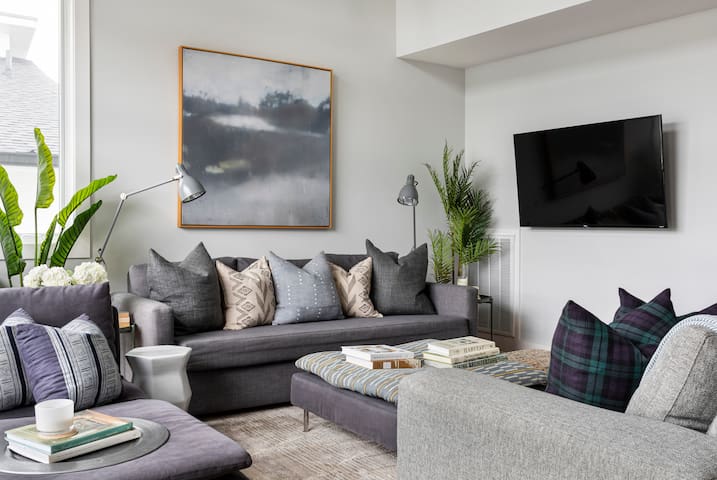 Rooftop Retreat – 1mile walk to Broadway gallery image 3